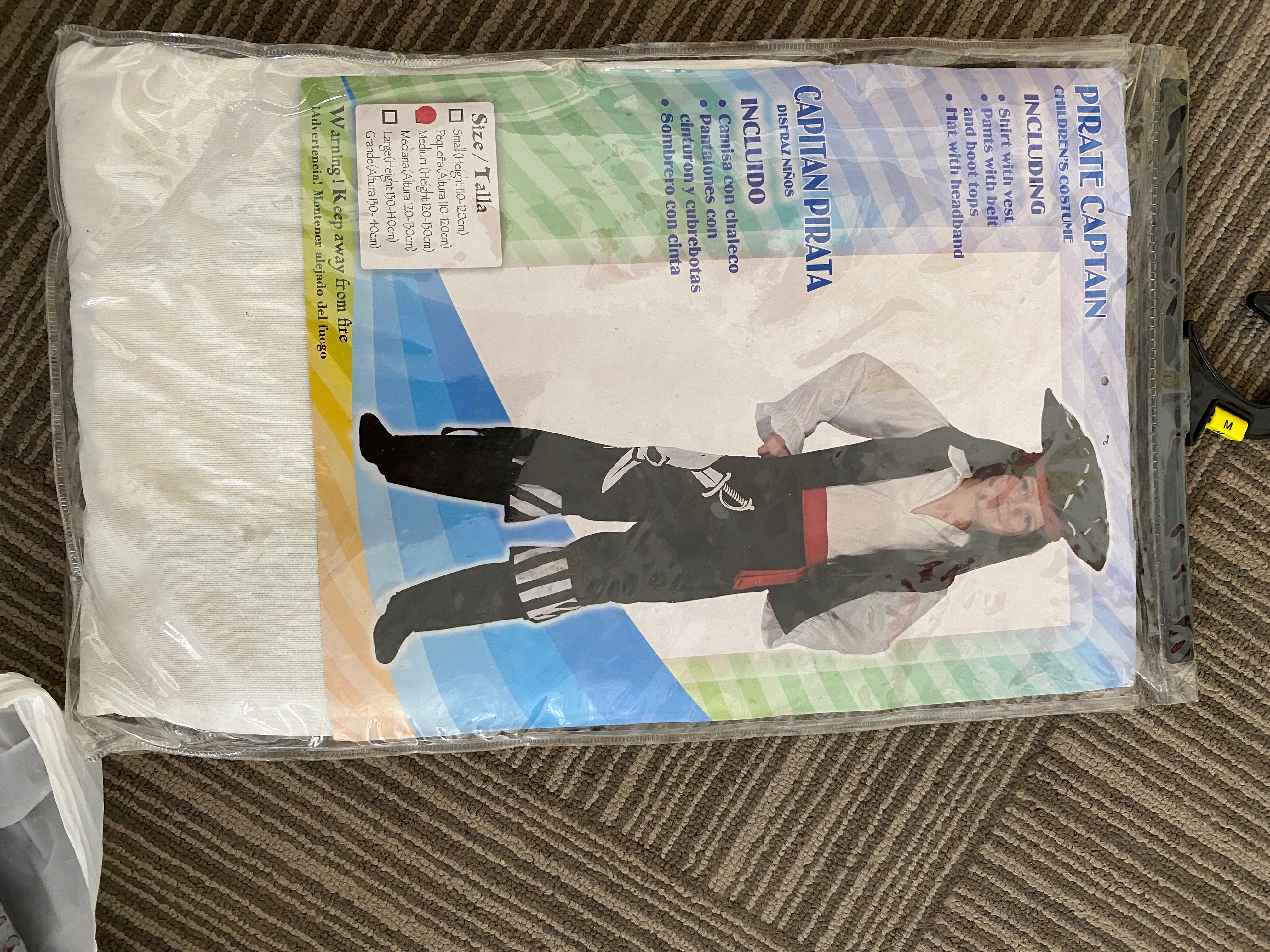 Imagen oficial de Children Costume publicada por OECD