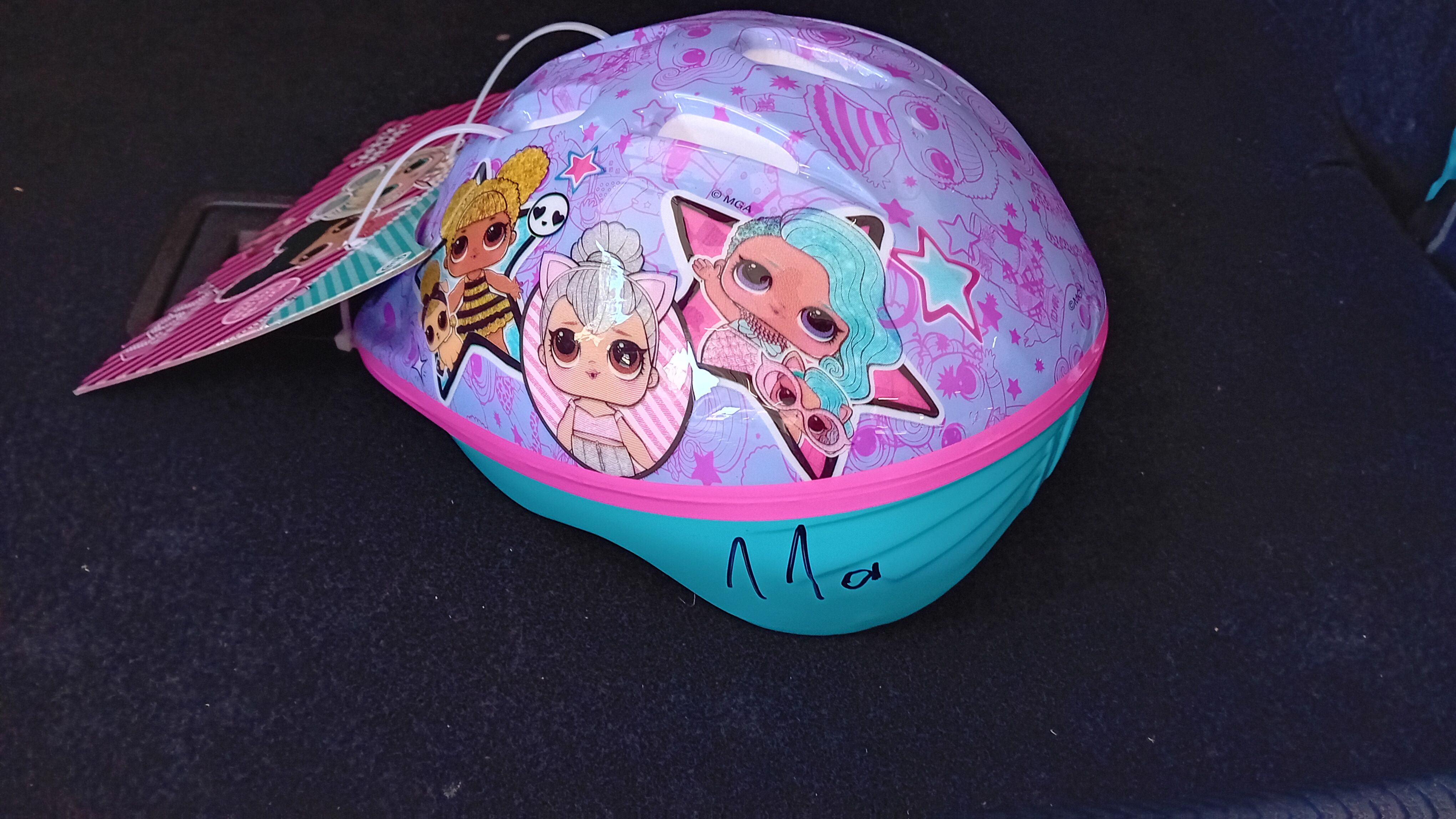 Imagen oficial de Helmet ; MV Sports & Leisure Ltd. ; SAFETY HELMET publicada por OECD