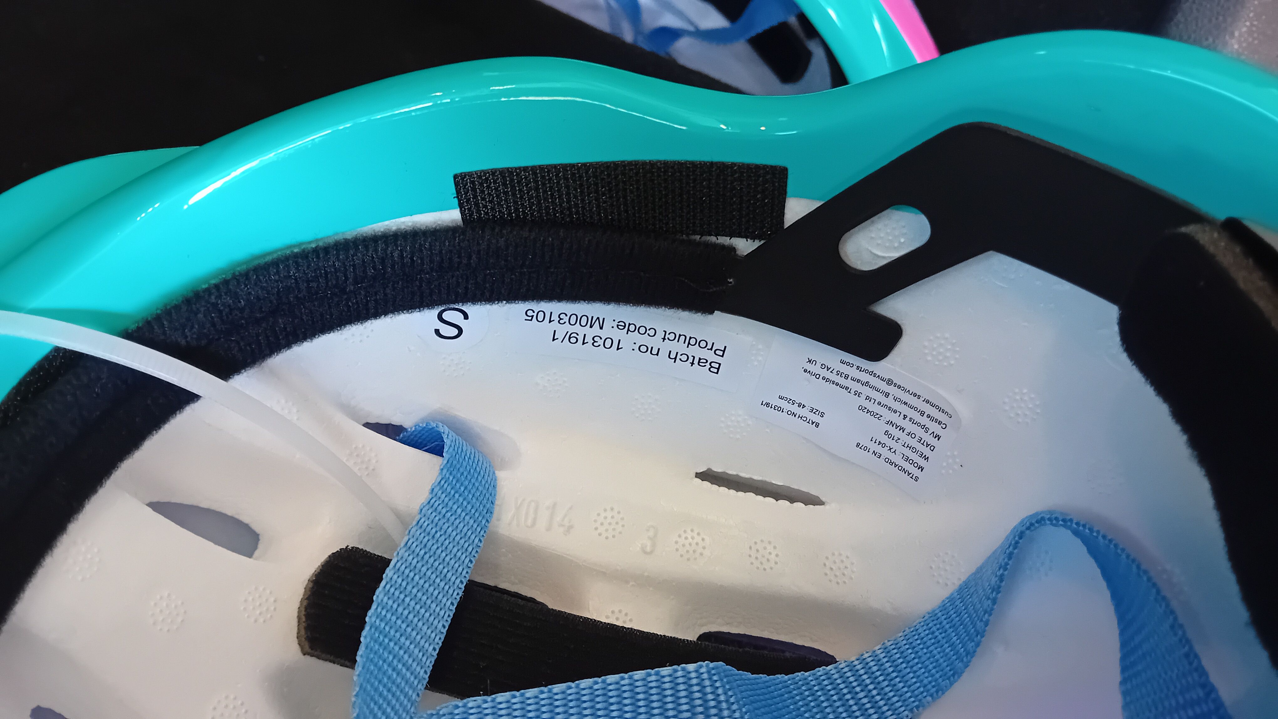Imagen oficial de Helmet ; MV Sports & Leisure Ltd. ; SAFETY HELMET publicada por OECD 5