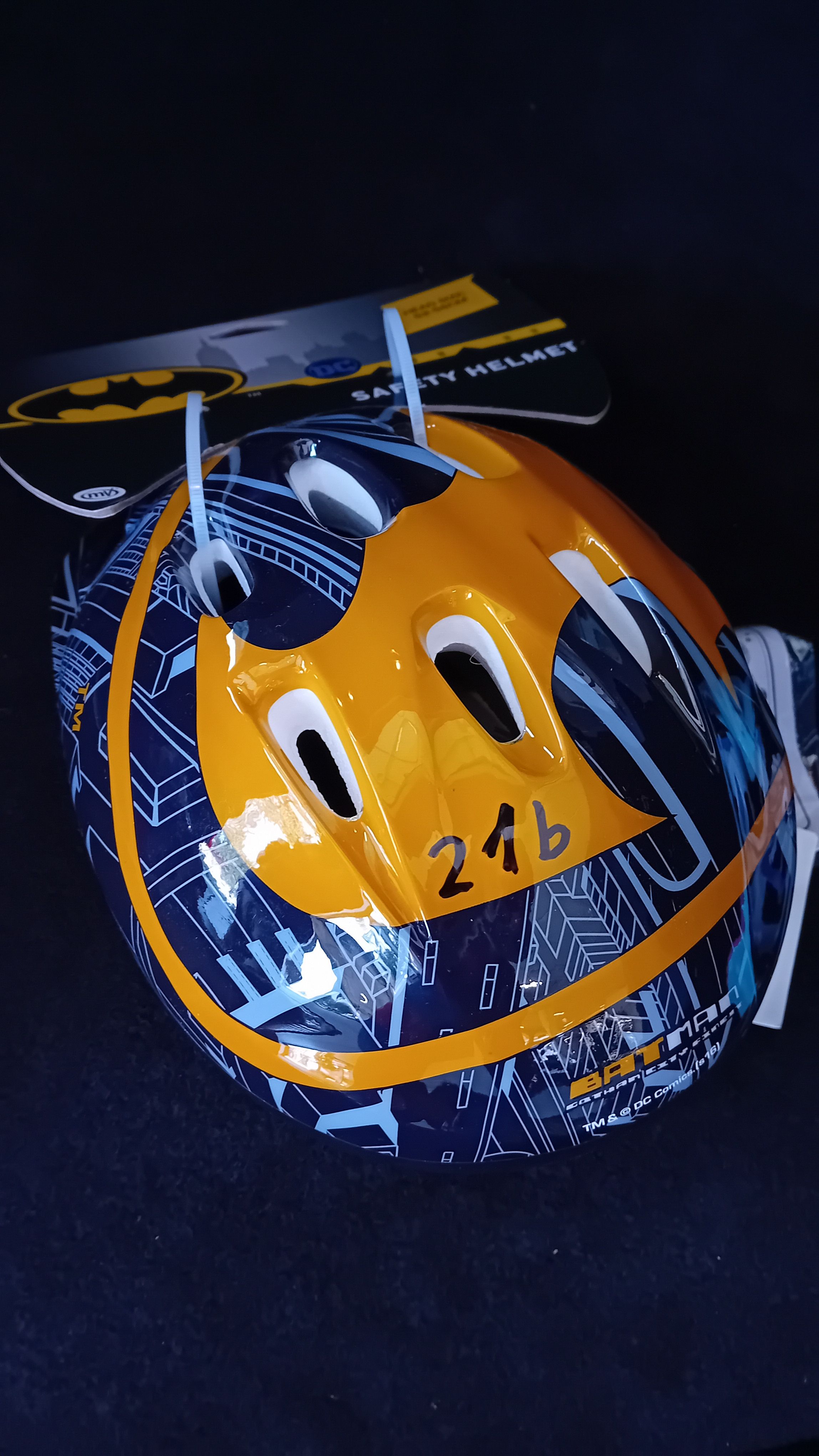 Imagen oficial de Helmet ; MV Sports & Leisure Ltd. ; SAFETY HELMET publicada por OECD 2