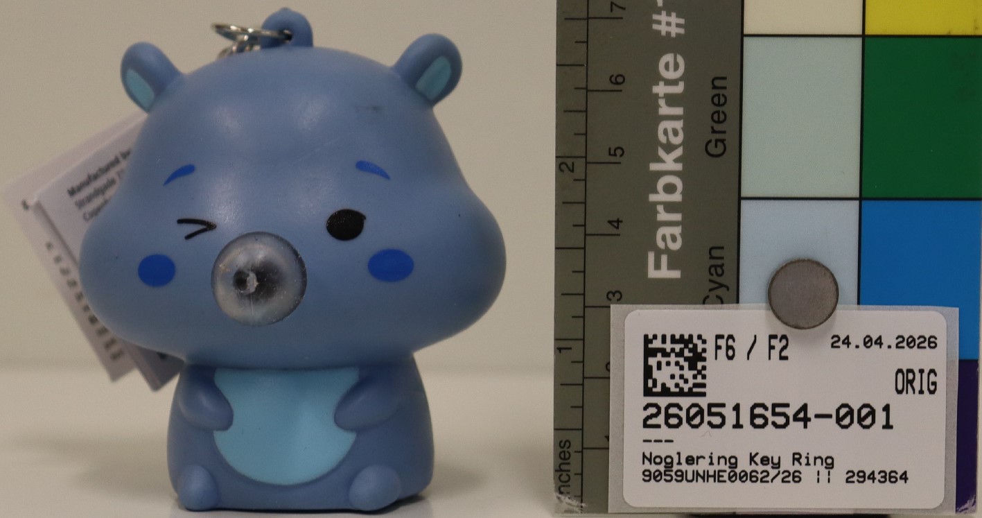 Imagen oficial de Key ring with toy ; Flying Tiger Copenhagen ; Noglering Key Ring publicada por OECD
