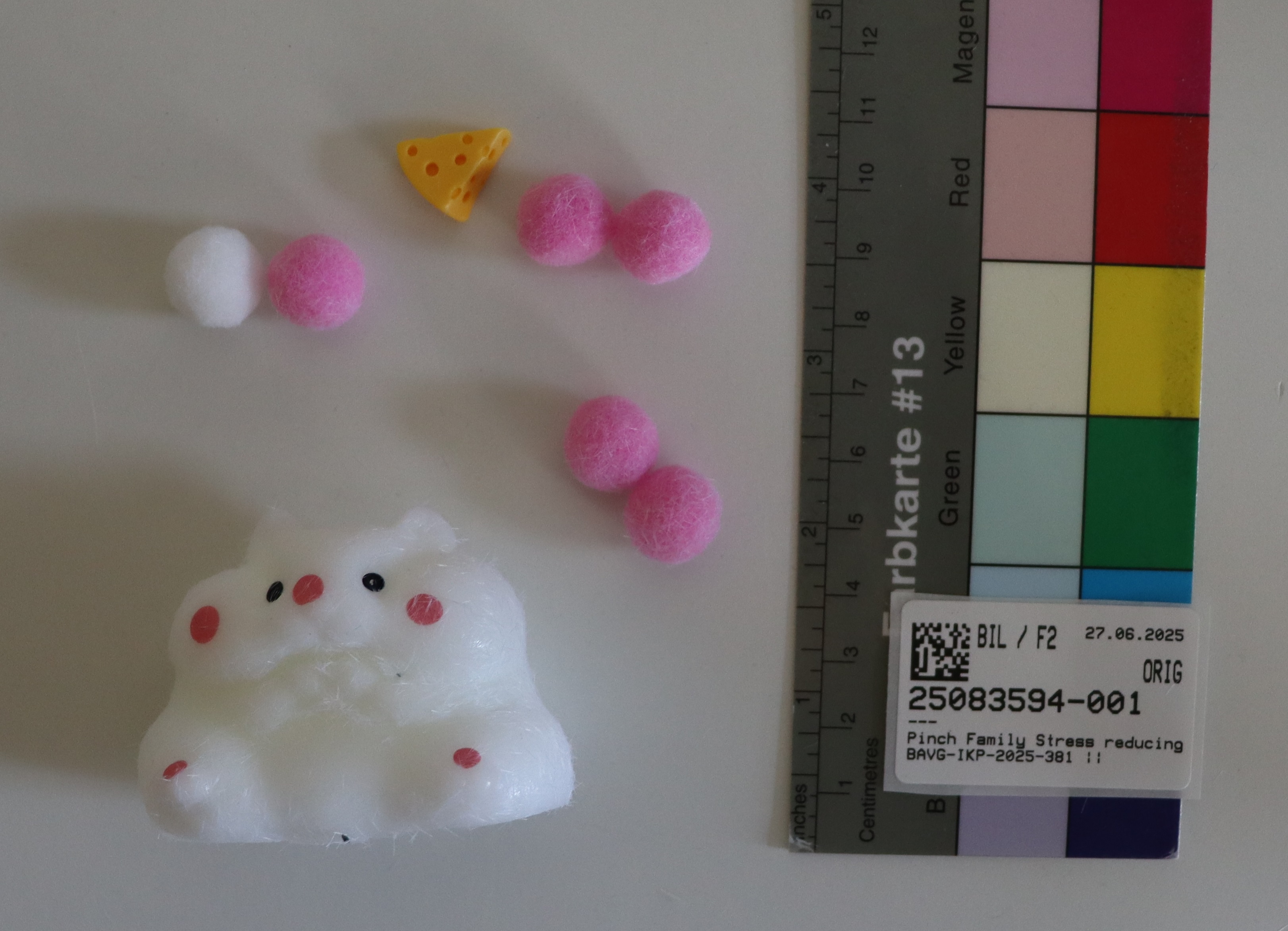 Imagen oficial de Stress ball toy ; Pinch Family ; Stress reducing Toys publicada por OECD 3