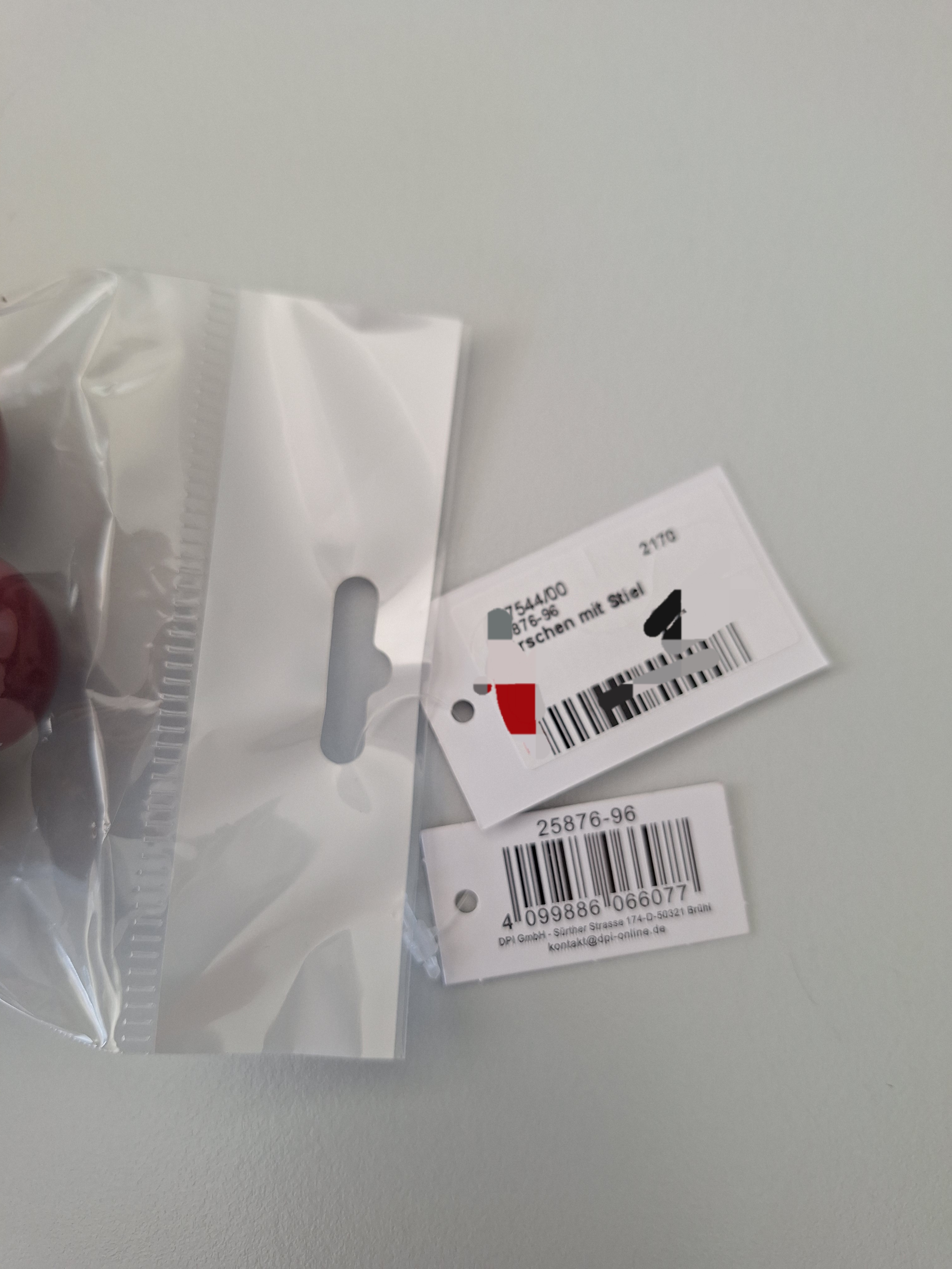 Imagen oficial de Decorative cherries ; Unknown ; Kirschen mit Stiel publicada por OECD 4