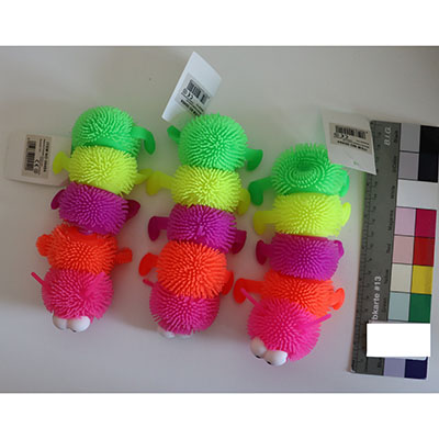 Imagen oficial de Squeeze toy ; Unknown ; Kneten und Entspannen Spielzeug "Rainbow Caterpillar" publicada por OECD