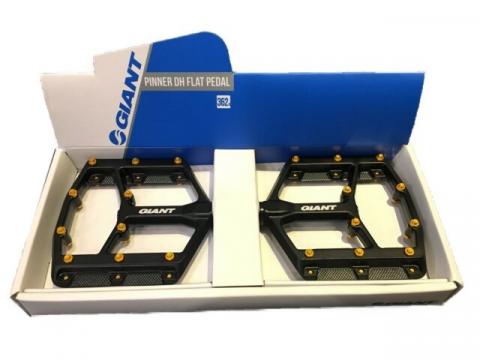 Imagen oficial de Pinner DH Flat Pedals publicada por OECD 2