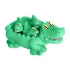 Imagen oficial de Croc Family Bath Toys without Squeaker publicada por OECD