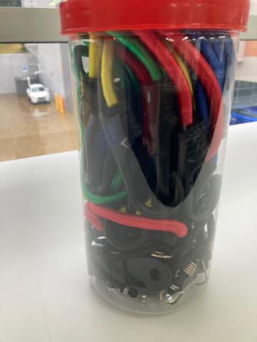 Imagen oficial de Bungee Cords in a Jar publicada por OECD