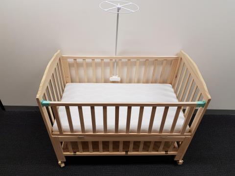 Imagen oficial de Baby Multi-functional Adjustable Cot Convertible Table Mattress Mosquito Net publicada por OECD 3