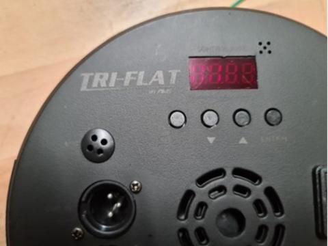 Imagen oficial de AVE TRI-FLAT 3W RGB LED Par Can Light publicada por OECD 2