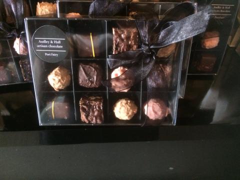 Imagen oficial de Assorted Chocolate Box (Various Weights) publicada por OECD
