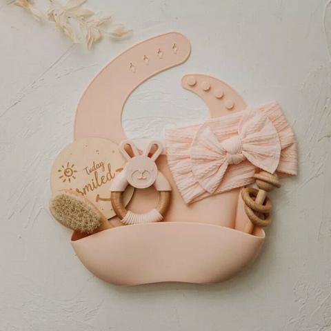 Imagen oficial de Newborn Baby Shower Care Gift Set Box Pink 6pcs Girl Toy Hamper Present Xmas publicada por OECD 3