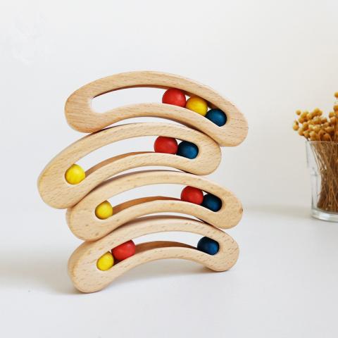 Imagen oficial de Montessori Infant Wooden Hands Bell Rattle publicada por OECD