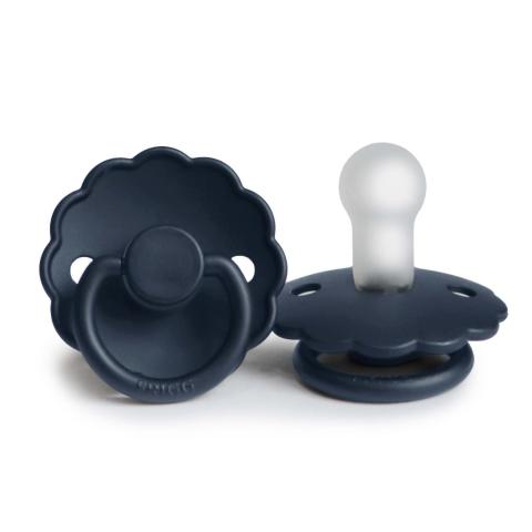 Imagen oficial de FRIGG Classic and Daisy Silicone Dummies publicada por OECD 2