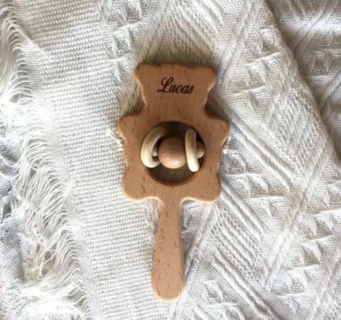 Imagen oficial de Wooden rattles in personalised baby gift sets publicada por OECD