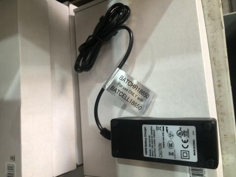 Imagen oficial de 18650 Battery charger supplied with Bigblue AL1300 lumen dive torch publicada por OECD