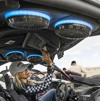 Imagen oficial de Can-Am Audio Roof Kit remote control publicada por OECD 3