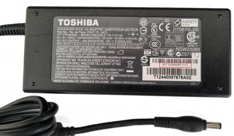 Imagen oficial de Toshiba laptop AC Adapter publicada por OECD 4