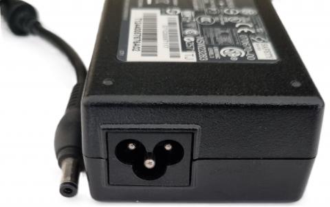Imagen oficial de Toshiba laptop AC Adapter publicada por OECD 3