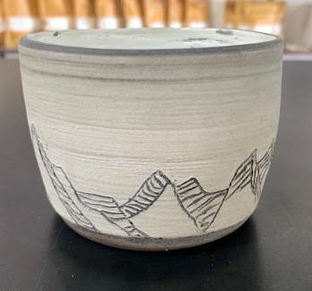 Imagen oficial de Homespun Pottery Mountain Mug publicada por OECD 2
