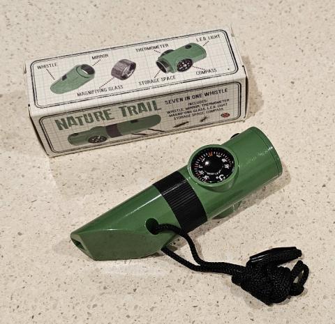 Imagen oficial de Novelty projector torches and seven in one whistle publicada por OECD 2