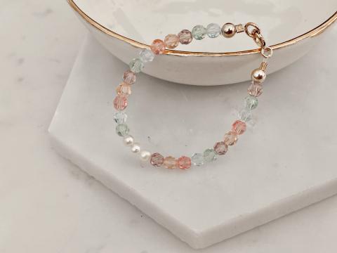 Imagen oficial de Baby bracelet jewellery publicada por OECD 3