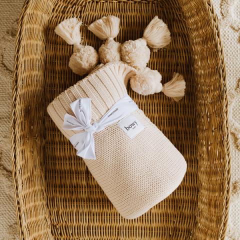 Imagen oficial de Pom Pom Tassel Blanket publicada por OECD 3