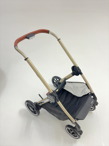 Imagen oficial de Silver Cross Reef prams publicada por OECD