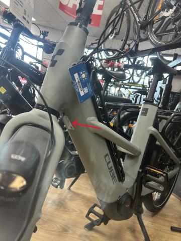 Imagen oficial de Cube23 Longtail Sport Hybrid 725 swamp grey reflex e-bike publicada por OECD 2
