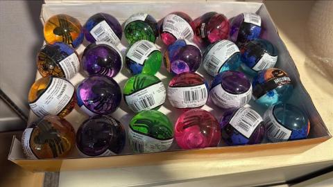 Imagen oficial de Halloween LED Light Up Bouncing Ball publicada por OECD 2