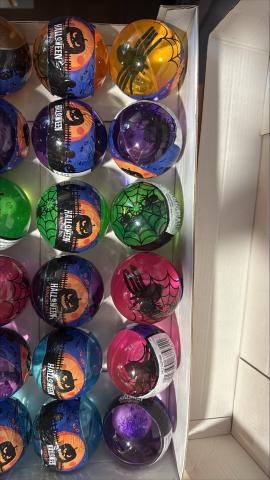 Imagen oficial de Halloween LED Light Up Bouncing Ball publicada por OECD 3