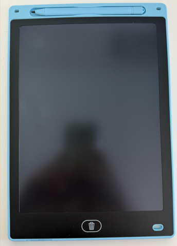 Imagen oficial de 10" LCD writing tablet publicada por OECD 2