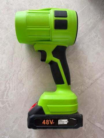 Imagen oficial de Charger for ultra-light cordless leaf blower publicada por OECD 3