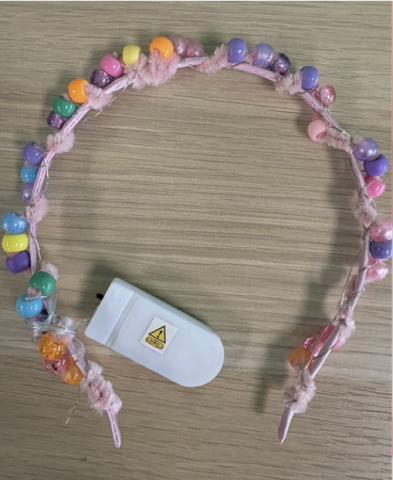 Imagen oficial de Glow Crown Headbands with LED battery pack publicada por OECD