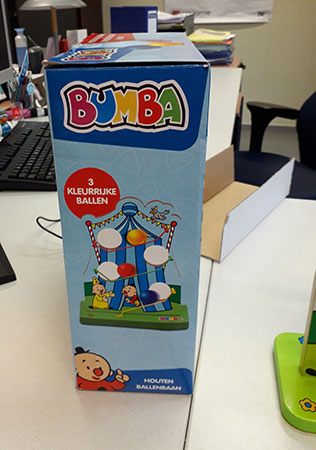 Imagen oficial de Wooden toy ; Studio 100 ; Houten ballenbaan publicada por OECD 4
