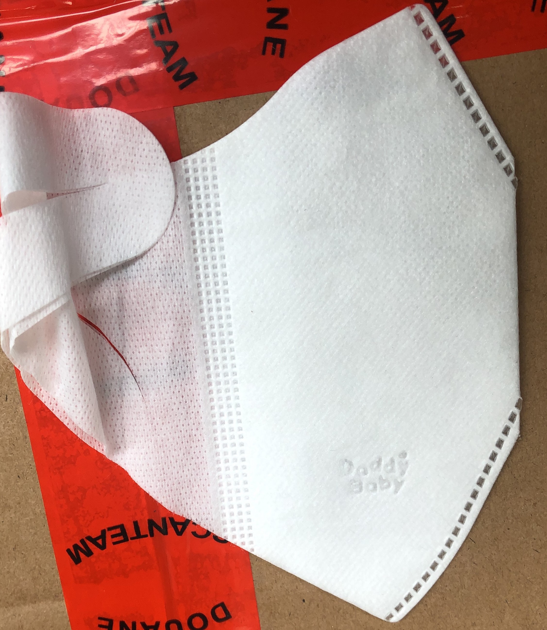 Imagen oficial de Particle filter mask ; Daddy Baby ; Protective Mask - Earloop Face Mask publicada por OECD 2