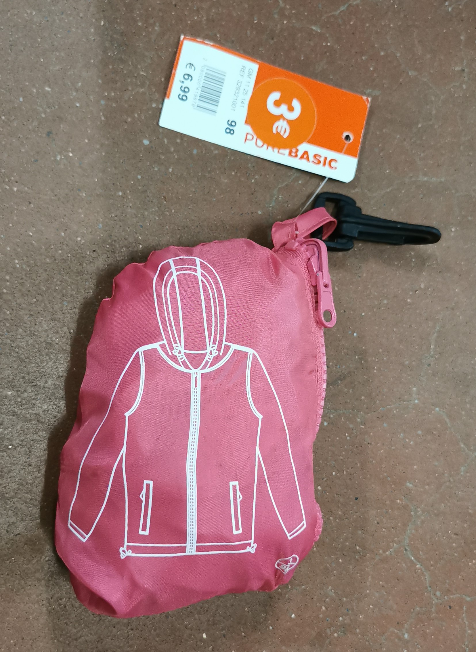 Imagen oficial de Children's waterproof hooded jacket ; Pure Basic ; publicada por OECD
