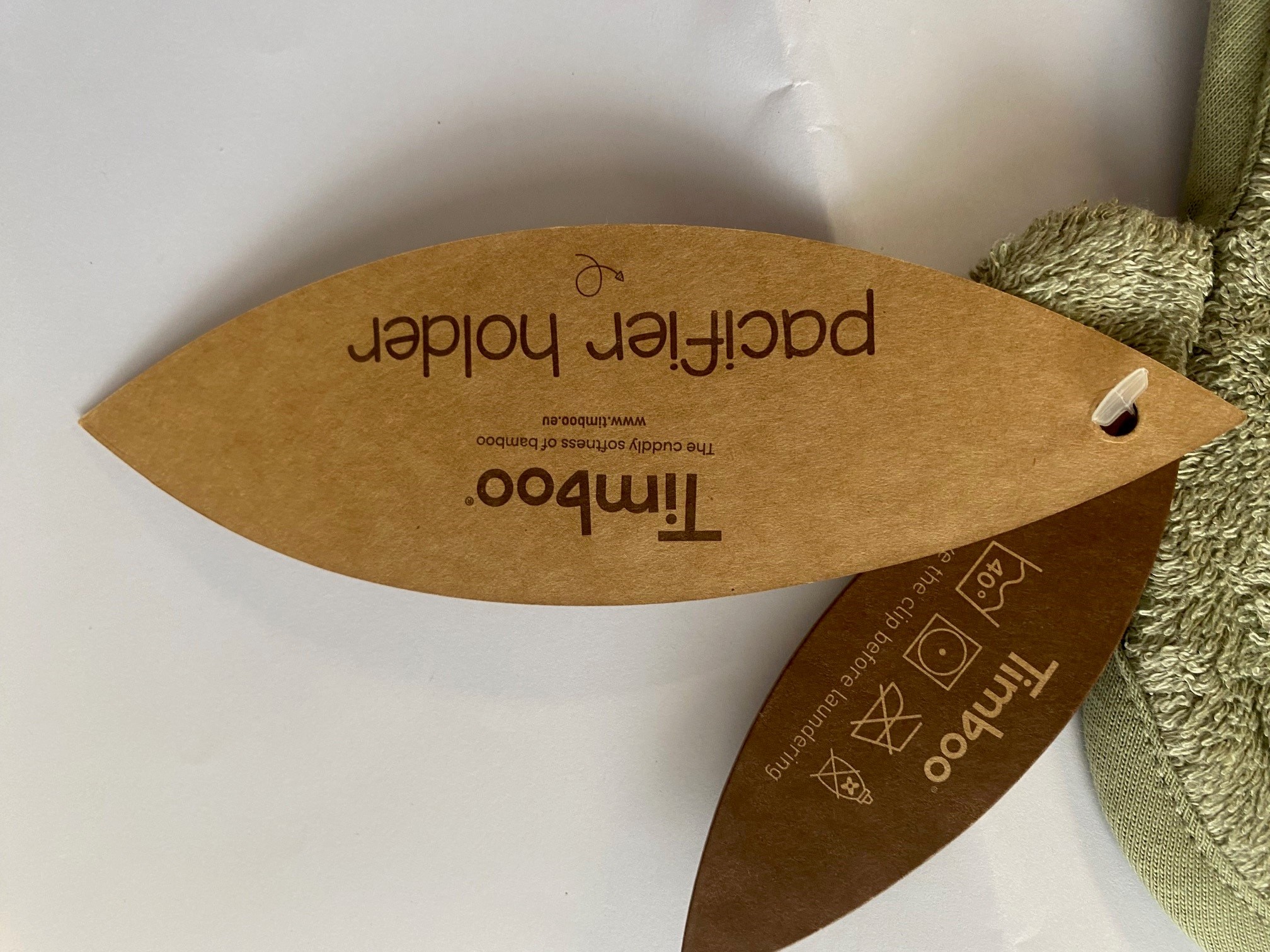 Imagen oficial de Soother holder ; Timboo ; PACIFIER HOLDER DUCK WHISPER GREEN publicada por OECD 2