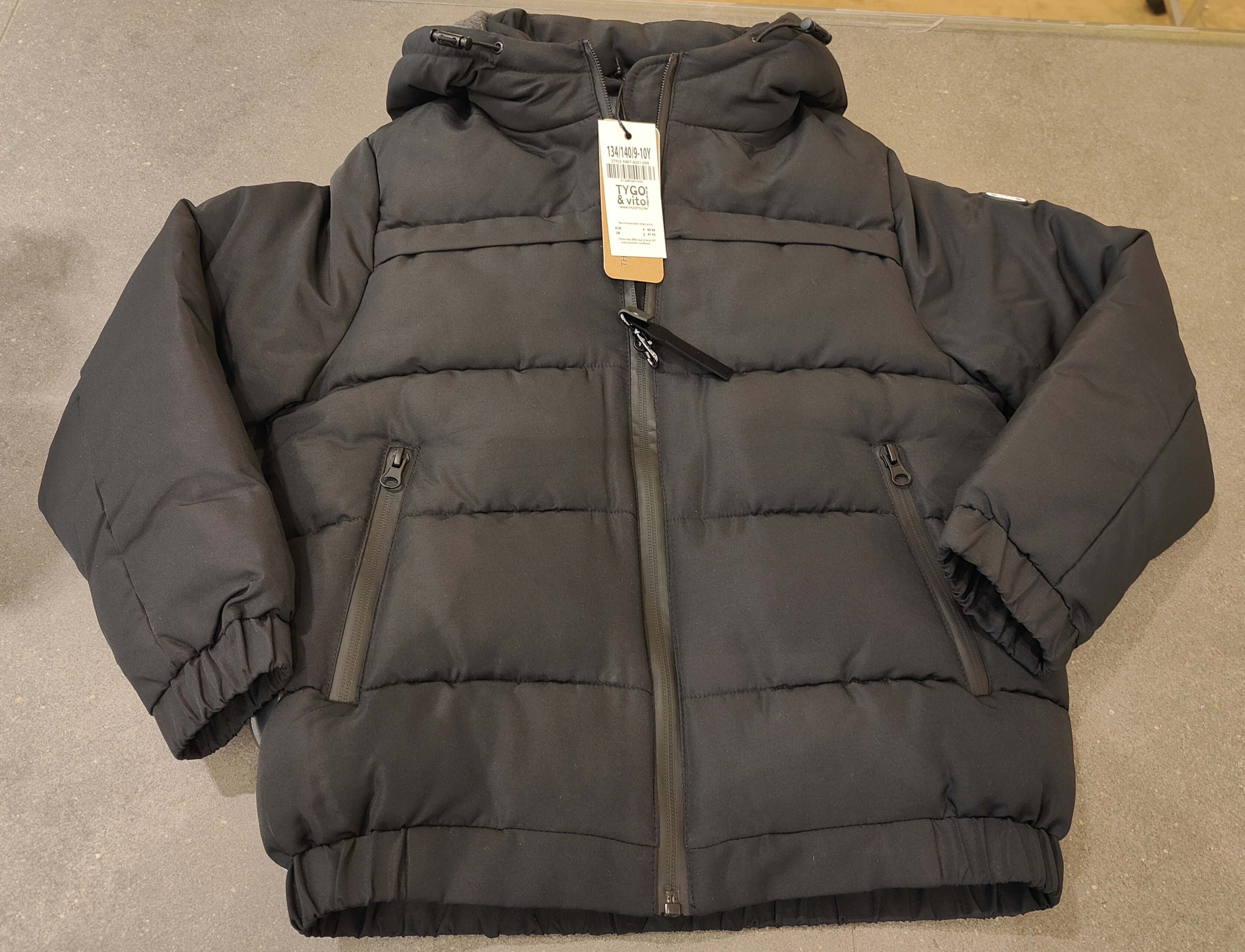 Imagen oficial de Children's coat ; Tygo & Vito ; Jack Bart Zwart / Jack Bart Navy publicada por OECD