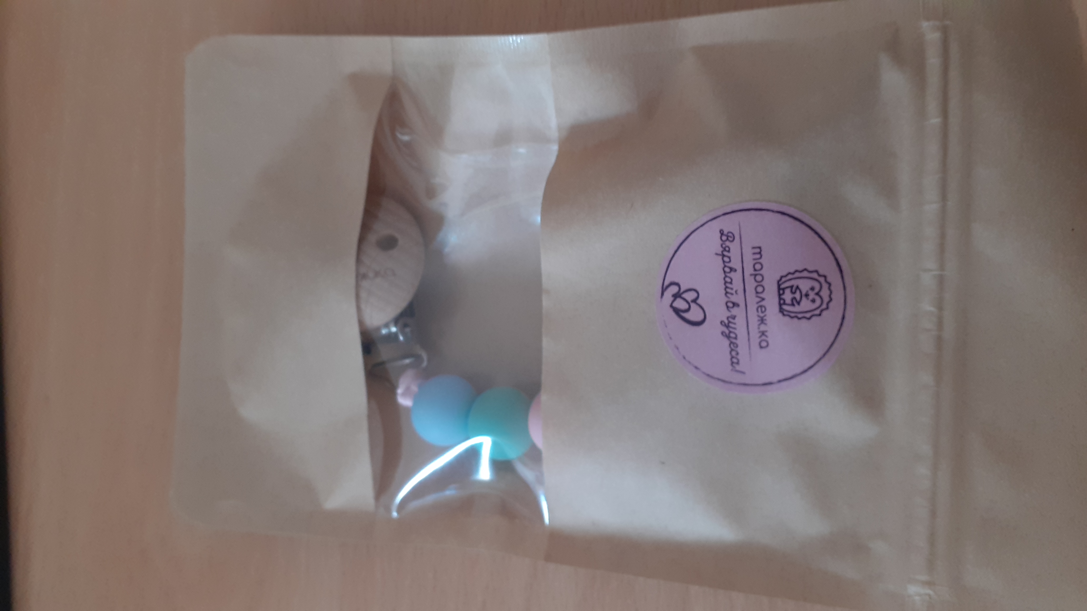 Imagen oficial de Soother holder ; Таралеж.ка ; Таралеж.ка publicada por OECD 2