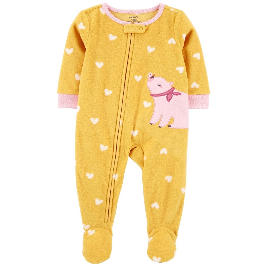 Imagen oficial de Carter’s brand one-piece yellow fleece footed pyjama with an all over heart design and an animal graphic publicada por OECD