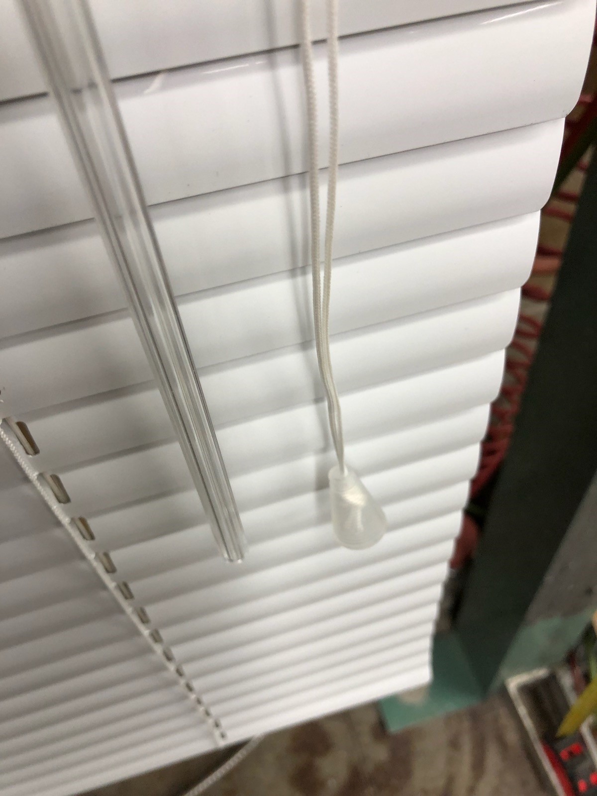 Imagen oficial de Certain 1 inch mini-blind products sold from 2009-2019 manufactured by B&B Blinds and installed in homes in Alberta publicada por OECD 2