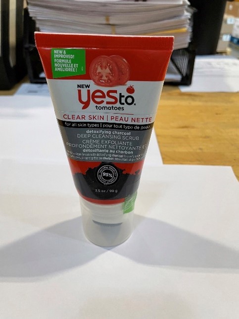 Imagen oficial de “Yes To” brand tomatoes charcoal detoxifying daily cleanser, grapefruit daily facial scrub, and tomatoes detoxifying charcoal deep cleansing scrubs publicada por OECD 3