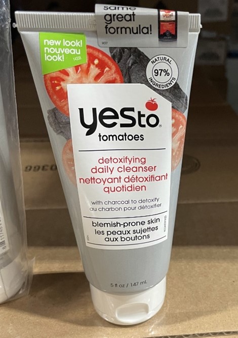 Imagen oficial de “Yes To” brand tomatoes charcoal detoxifying daily cleanser, grapefruit daily facial scrub, and tomatoes detoxifying charcoal deep cleansing scrubs publicada por OECD 4