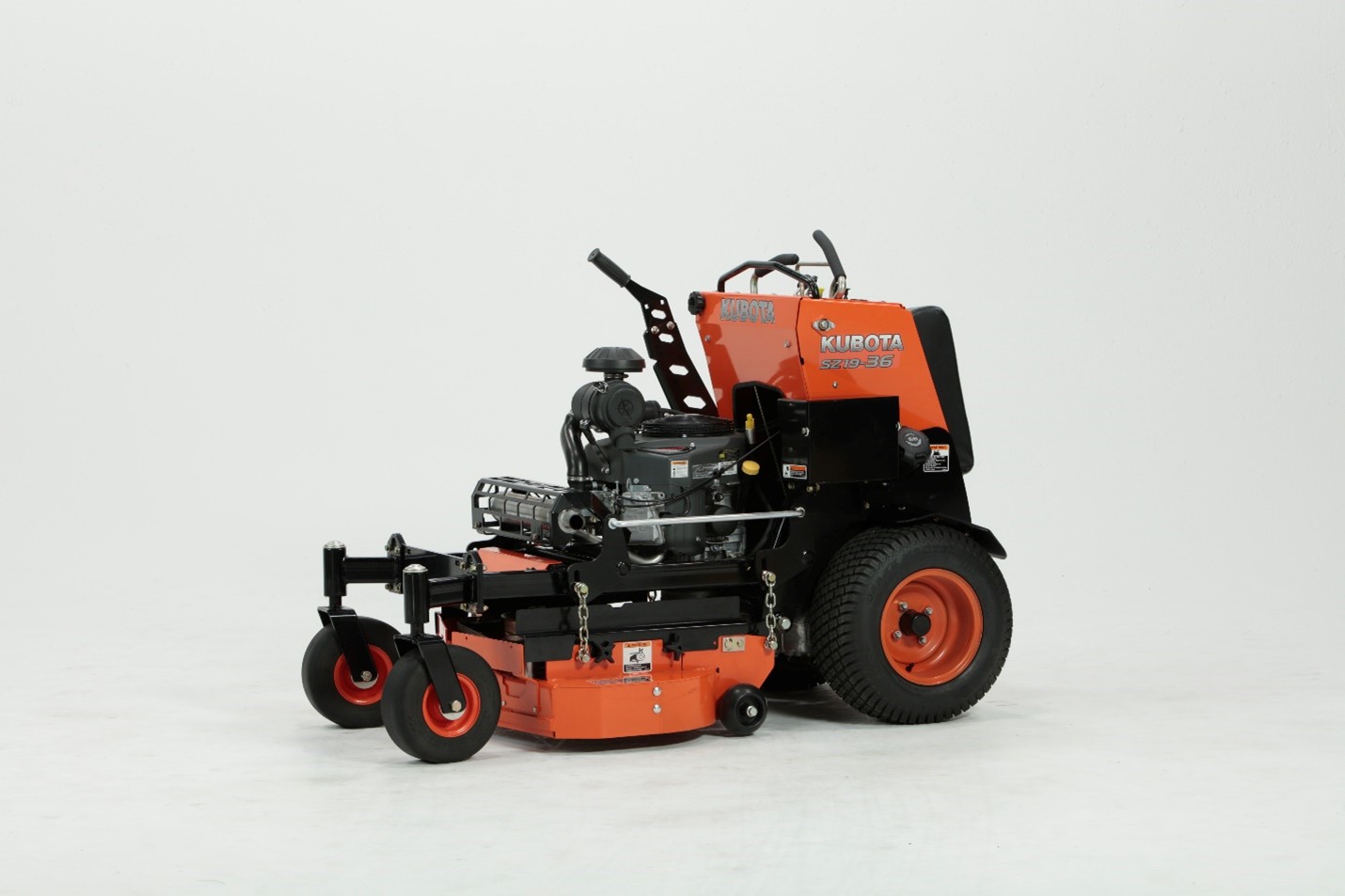 Imagen oficial de Bobcat and Kubota branded stand-on zero-turn lawnmowers publicada por OECD 7