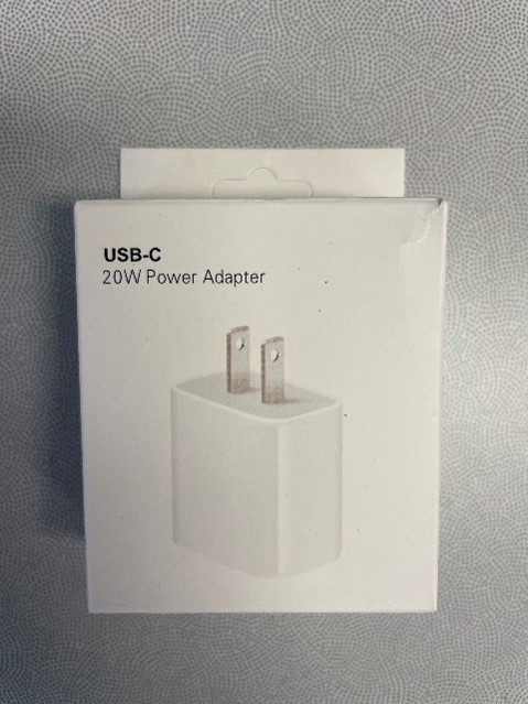 Imagen oficial de Travel PD Charger PD+ QC3.0 and USB-C 20W Power Adapter publicada por OECD 3