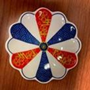 Imagen oficial de Red, White, and Blue Ceramic Soy Sauce Dish publicada por OECD
