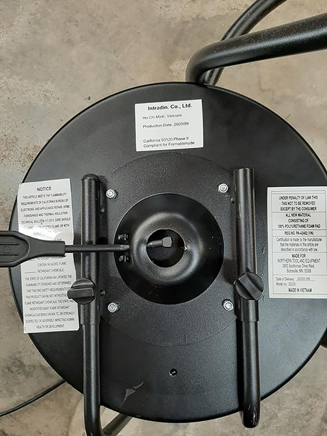 Imagen oficial de Northern Tool Adjustable Swivel Shop Stools with Backrests publicada por OECD 2