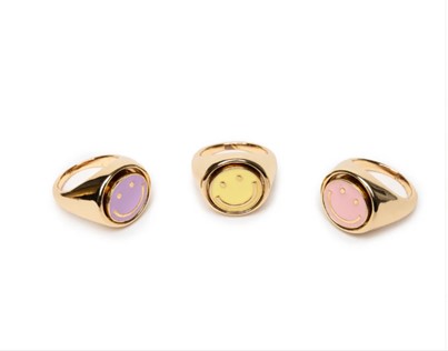 Imagen oficial de Boutique Chic All Smiles Spinner Necklace, Bracelet and Ring publicada por OECD 3