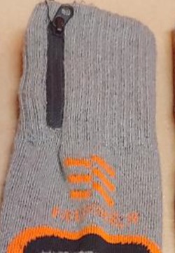 Imagen oficial de Various Fieldsheer branded heated socks publicada por OECD 8