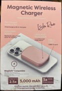 Imagen oficial de Isla Rae Magnetic Wireless Charger publicada por OECD 2